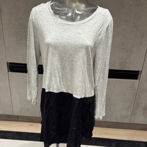 Two by Vince Camuto Gray and Black Long Sleeve Tee
